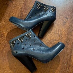 Nine West Ankle boots Navy Blue Modern studded design genuine leather size 7